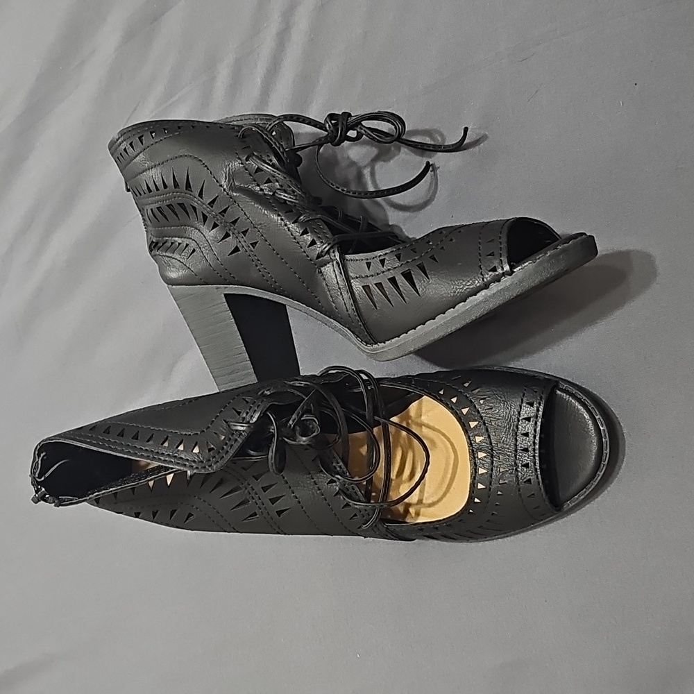 NWOT Women's Black Lace-Up Peep Toe Shoes